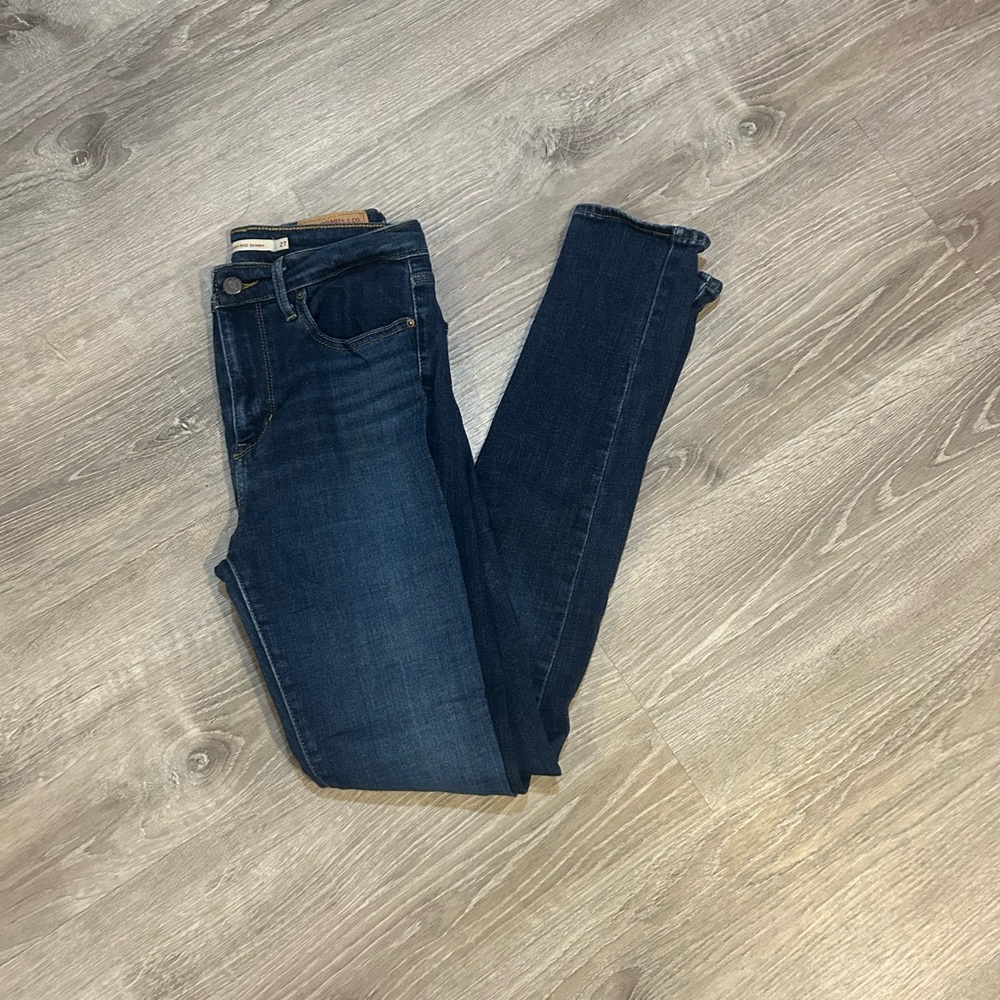 Levi's Dark Blue Women's 721 High Rise Skinny size 27  Jeans